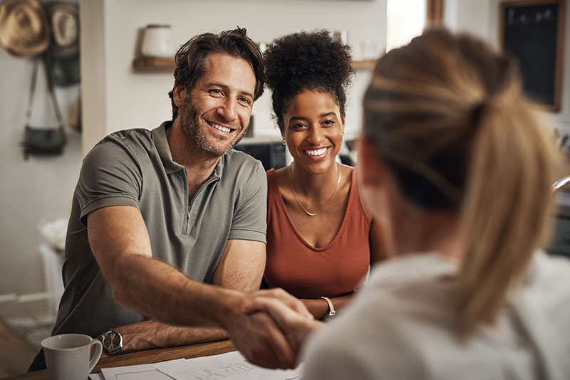 Meeting-with-young-couple